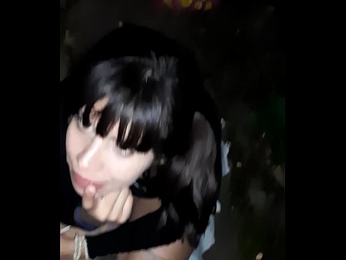 ❤️ सड़क पर कैंडी के बदले लिंग सूज गया ❌ सेक्स हम पर